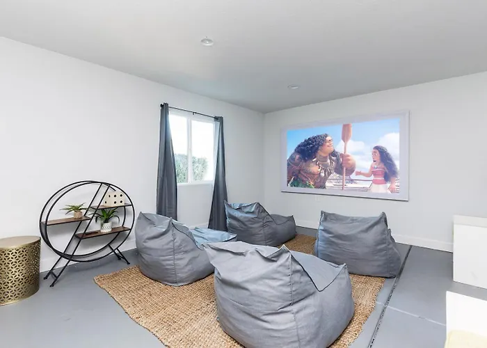 Holiday home Blumoon-private Pool & Fire Pit-projection Theater *