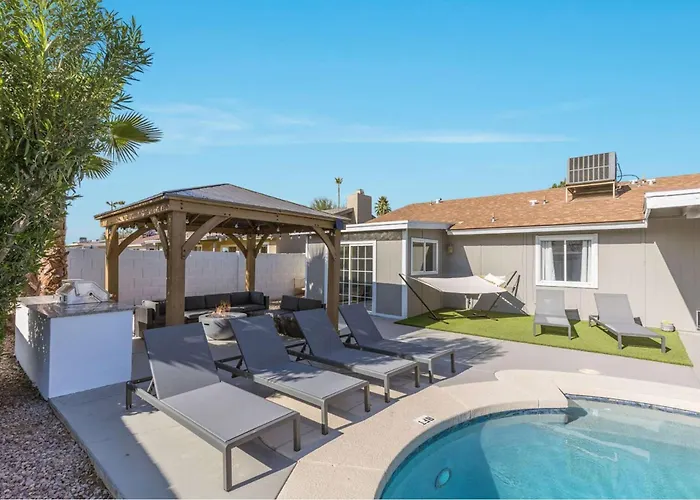 Holiday home Blumoon-private Pool & Fire Pit-projection Theater *
